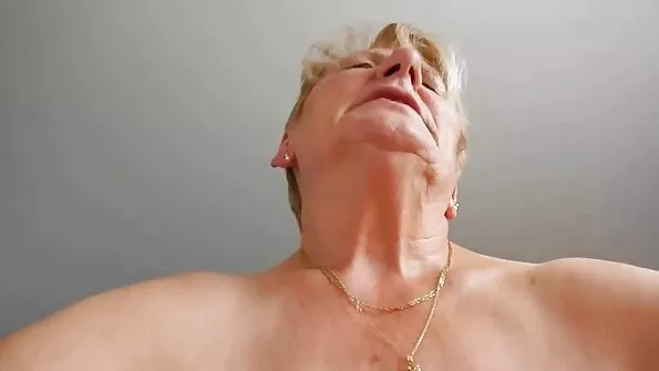 Кучерява парнуха з вагітними приятелька переспала з другом брата.