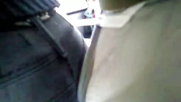 Брюнетка в панчохах нахилилася раком щоб підставити свою подивитисясекс дірку.