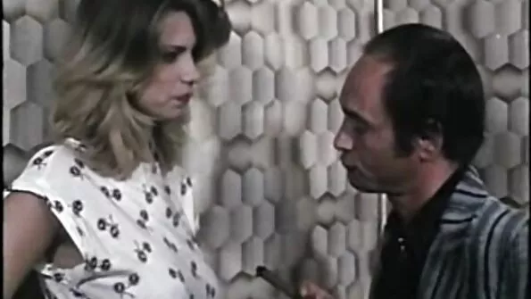 Жиголо засадив член глибше в пілотку, щоб еротичне відео безплатно змусити стогнати красуню