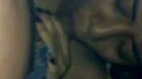 Краля зняла трусики і помацала пілотку порно відео онлайн безкоштовно пальчиками.