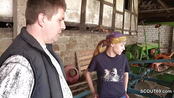 Дістав встала качан прно відео потім обробив і писю і попу.