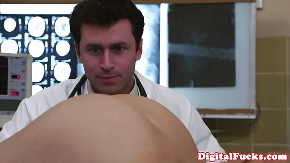 Трахають у два клацання секс перший відео пишногруду брюнетку.