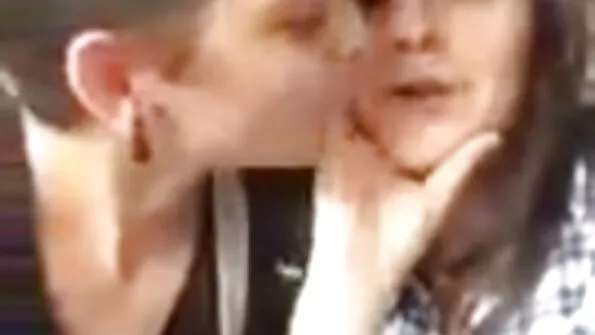 Мила порн відео блондинка на ніч ніжно пестить писю.