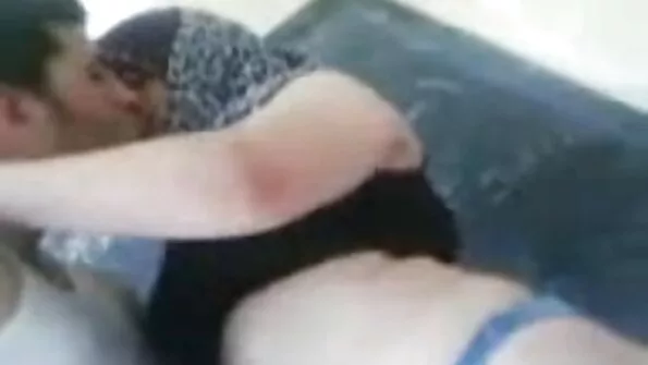 Хлопець еротика секс відео пестить перед вебом свою сексуальну дівчину.