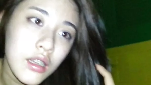 Приваблива брюнетка пестить писю між показати секс відео губок секс іграшкою.