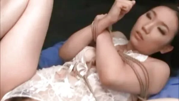 Впевнена в собі дівчина трахкає в порно відео скрита камера тачці.