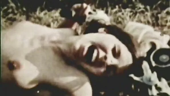 Молода пара любила повеселити з вібратором порно з іграшками у ванній кімнаті