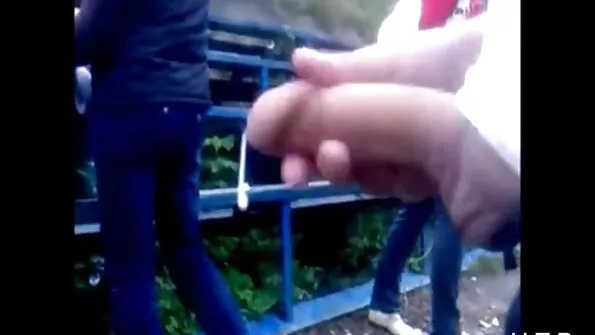 Жиголо набув короткі порно відео у дворі анал і кицьку білявку з пружним бюстом.