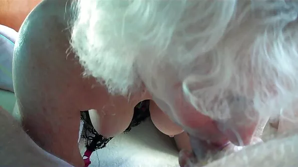 Чувіха обслужила член лисого ловеласа в плащі американський секс чат