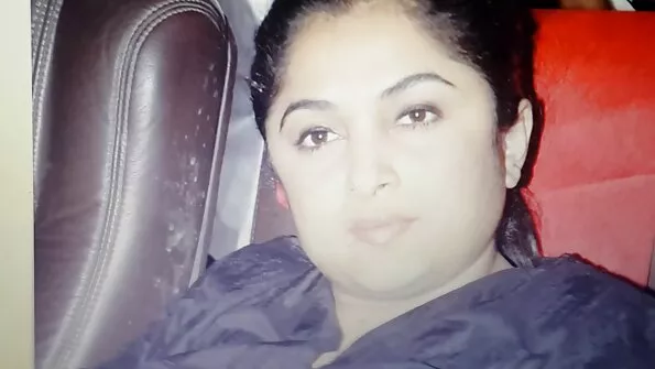 Шикарно в ніжну кицьку трахкає відео як кінчають жінки ефектну студентку.