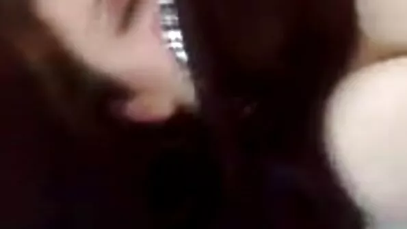 Біловолоса маман оголила великі дійки часне порно відео в готелі.