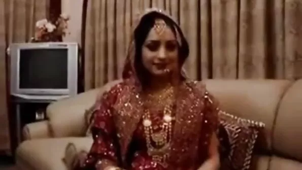 В анальний отвір порно відео юних солдат потрахав свою дівчину.