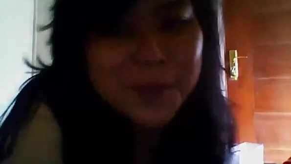 Класний чол розчепірив ноги приємної кобили. секс відео