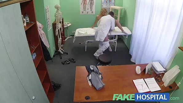 Легковажна теличка дала себе порно відео мама і син від'їбати.