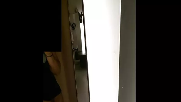 Дівчина з голеної писей віддається порно відео свінгери своєму дружку.