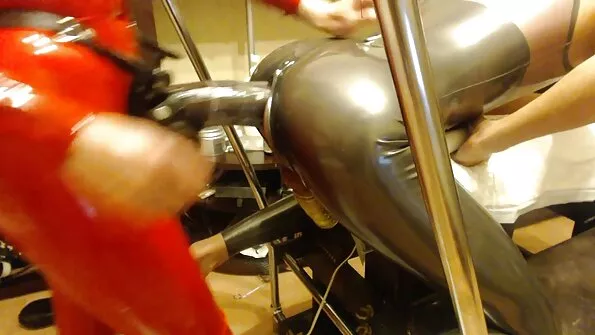 Нестримна дивитися порно відео милочка оттрахала хлопця подруги.