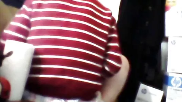За допомогою секс гаджета пестить дуже волохату дірку. порно відео з вагітними