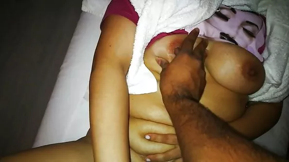 Після розкішного сексу самець скінчив дівці секс відео домашне на лобок спермою.
