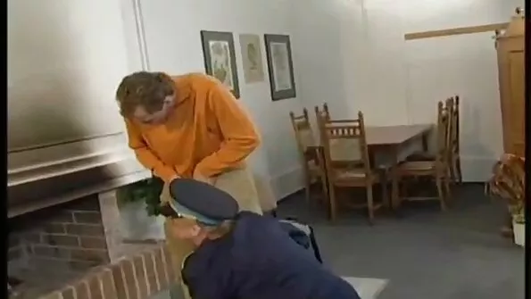 Студентка смокче пеніс і облизує яйця порно відео дивитись мужика.