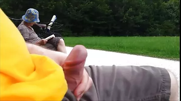 Впевнена в собі чувіха порновечірки мастурбує на підборах.