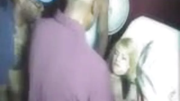 Щоб закінчити негритоска використовує вібратор. порно з тваринами відео