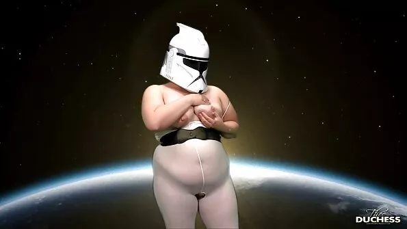 Кльова дамочка в окулярах посмоктала безкоштовне відео порно пеніс чоловікові.