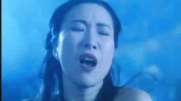 Девка безплатне відео про секс в трусиках мастурбує вагінальну печерку.