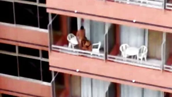 У вітальні порно відео перший раз дві дівки зайнялися сексом на пікантному рівні.