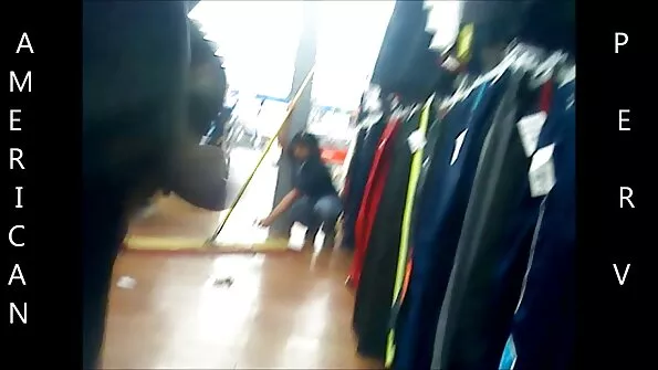 Милка з великою дупою підставилася під чорний порно відео фалос.