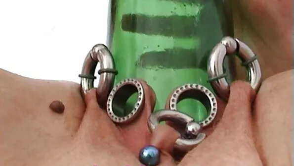 Телці обкінчали обличчя смачненькою спермою. домашнє відео порно