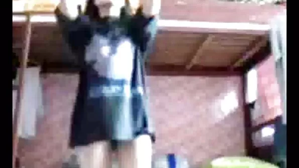 Гаряча блудниця подрочила хлопцям на порно відео дивитися безплатно веб камеру.