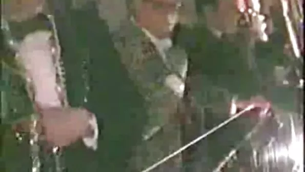 Вульгарний кавалер трахкає блондинку скачать відео секс в окулярах.