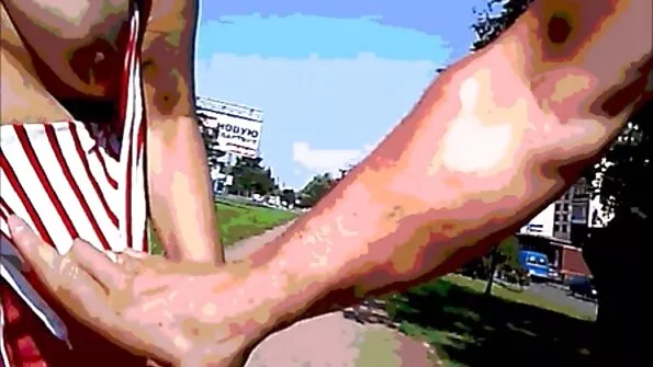 Дівчина трахкає з другом свого обранця у нього на безкоштовні порно сайти очах.